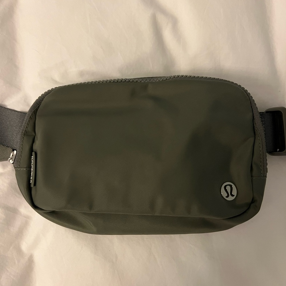 lululemon Everywhere Belt Bag Olive Green
